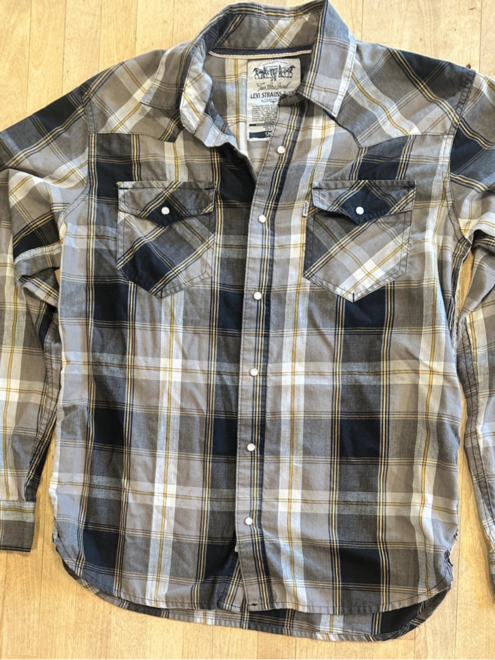 Levi's Men's Plaid Button-Down Shirt